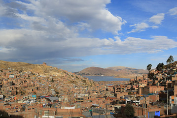 Fototapeta na wymiar The city of Puno on Lake Titicaca