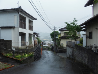 雨の日の住宅街