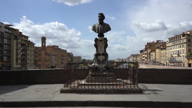 View of the never empty spot where Benvenuto Cellini statue is of Ponte Vecchio
