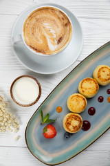 Fresh cheesecakes with berries with sous 