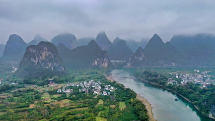 Fototapeta premium karst hills on the Yulong River, Yangshuo County, China 