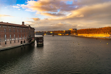 Obraz premium Pont Neuf at sunset in Toulouse, France