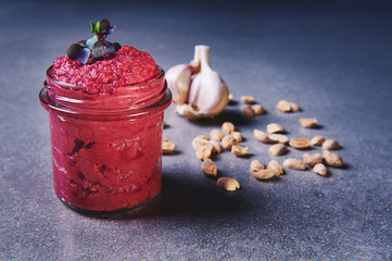 Veganes Rote Bete Erdnuss Pesto 