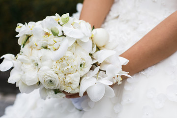 Bride hold the bouquet, closeup