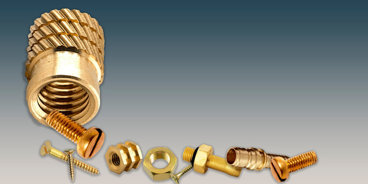 Ilustraci&oacute;n con tornillos y tuercas de distintos modelos y utilidades de color dorado.