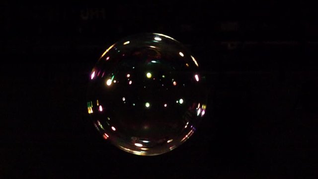 シャボン玉　スローモーション　ハイスピード　光　風船　割れる　バブル　アブストラクト　せっけん　水　ボール　青　球体　バブル　光　グラス　円　色　流動性の　黒　旋律の美しい　円形　滴　3d　透明な　虹　楽しい　光る　世界