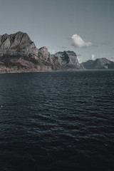 Fototapeta na wymiar Fiordo noruego