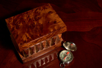 Brújula y otros objetos para llevar en un viaje