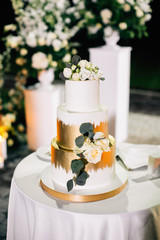 Beautiful wedding cake decorated with fresh flowers