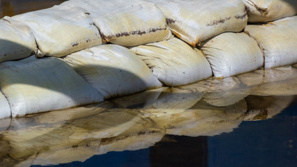 Wassersperre Sandsäcke Hochwasserschutz