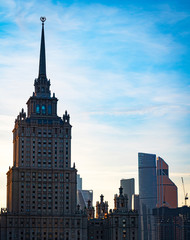 Вид на здание гостиницы Украина и небоскребы Москва-Сити