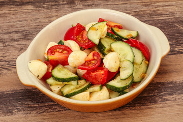 Salad with vegetables and mozzarlla