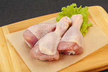 Raw chicken drumsticks for cooking