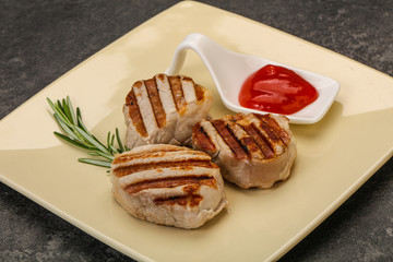Grilled pork medallion with sauce