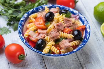 Pasta salad with tuna and fresh vegetables