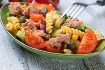 Pasta salad with tuna and fresh vegetables