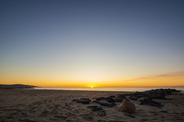 Fototapeta na wymiar Sete Sonnenaufgang am Sandstrand