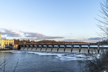Fototapeta na wymiar hydroelectric power station on the Volkhov river