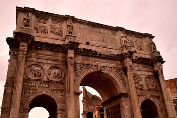 Fototapeta na wymiar View of the Arch of Constantine without tourists due to the phase 2 of lockdown