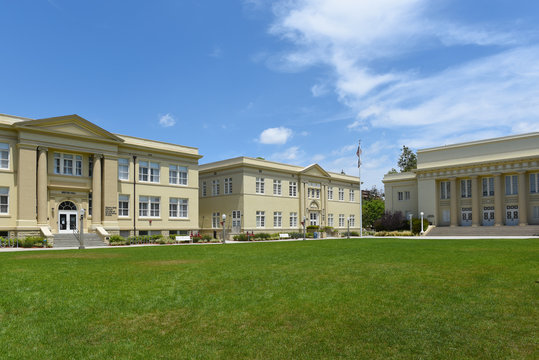 ORANGE, CALIFORNIA - 14 MAY 2020: Bert Williams Mall With Reeves Hall Roosevelt Hall And Chapman Auditorium On The Campus Of Chapman University.