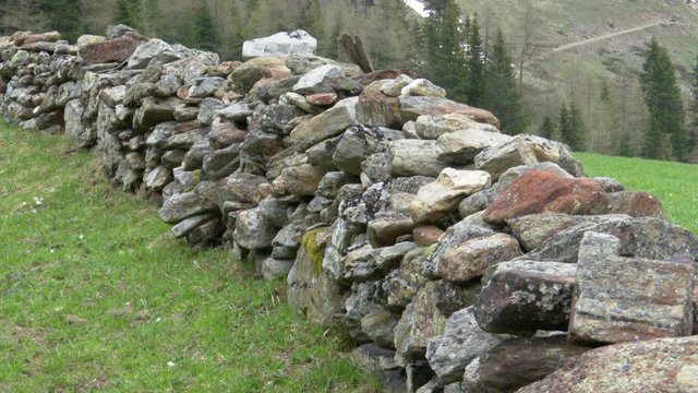 Zaun, Mauer, Wand, Stein, Steine, aufgeschlichtet, Steinzaun, Weidezaun, Grenze, alt, historisch, Tradition, Vergangenheit, Mittelalter, Generation, Weide, Alm, Bauweise, stabil, Almwiese, Gebirge, os