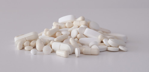 Fototapeta na wymiar Bunching of white pills, capsules and tablets