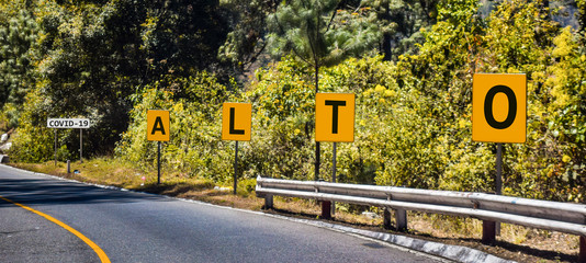 Un alto en el camino