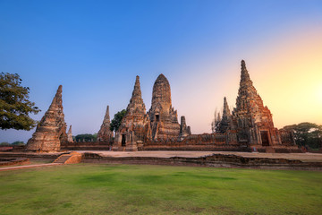 Obraz premium Ayutthaya, Thailand..The great pagoda of Wat Chai Watthanaram at Ayutthaya Historical Park at sunset. UNESCO world heritage