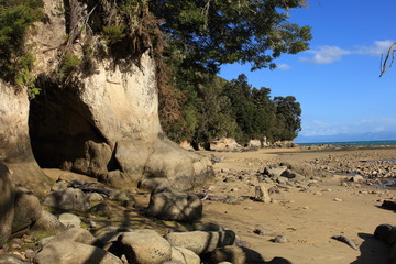 Fototapeta na wymiar Adventurous Beach with a cave at Tinline Bay in New Zealand