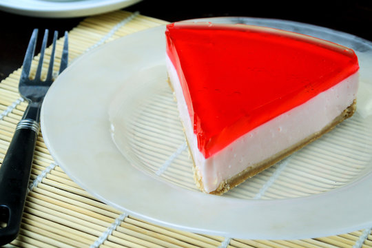 tarta de yogurt de frutilla con jalea