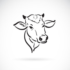 Vector of a cow head design on white background. Farm Animal. Cows logos or icons. Easy editable layered vector illustration.