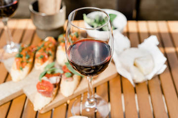 Obraz na płótnie Canvas Glass of red wine with snacks