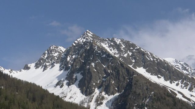 Winkeltal, Winkeltalbach, Gebirgsbach, Tal, Zentralalpen, Osttirol, Villgraten, Au&szlig;ervillgraten, Deferegger Alpen, Villgrater Berge, G&ouml;lbner, Alm, Almh&uuml;tte, Landwirtschaft, Bergbauer, Weide, F&ouml;hre, L&auml;