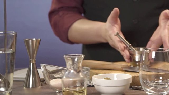 putting jar with muddler on chopping board - panning