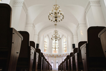 white hall for wedding ceremonies 