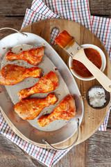 Huehnerschenkel marinieren