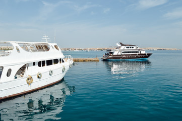 Fototapeta na wymiar excursion yachts in the red sea