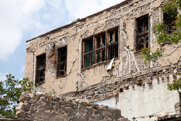 Fototapeta na wymiar old abandoned stone house in Turkey