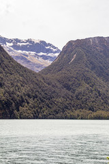 Obraz premium Lake Gunn and the snowy peaks above it. Beautiful lakes of the South Island. New Zealand