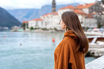 Obraz premium Coronavirus is over and borders are open. Now you can travel. Woman have vacation on europen resort.