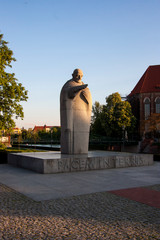 statue, monument, sculpture, architecture, park, garden, art, europe, stone, sky, city, fountain, history, landmark,travel, marble, palace, tree, tourism, ancient, old, green, culture, memorial,wrocla