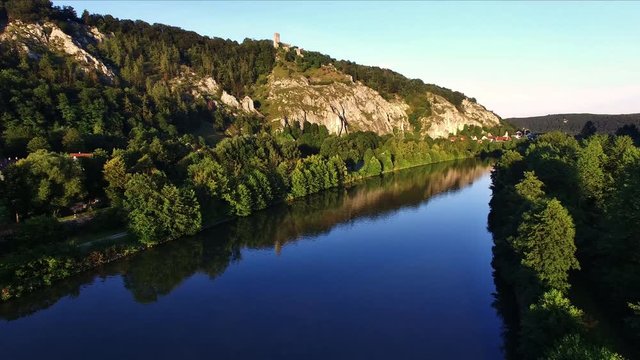 Luftaufnahme des Altm&uuml;hltals in Bayern bei wundersch&ouml;nem Sonnenuntergang