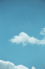 Obraz premium Fluffy clouds cover the summer blue sky