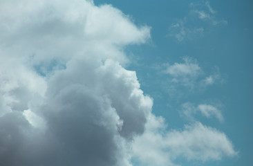 Obraz premium Fluffy clouds cover the summer blue sky