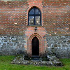 wybudowany w 14 wieku gotycki kościół katolicki pod wezwaniem świętego Jana chrzciciela w miejscowości narzym w województwie warmińsko mazurskim w Polsce