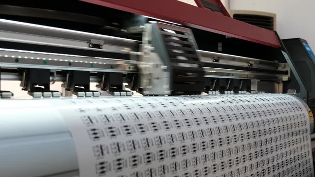 Large format digital printing machine and moving print head