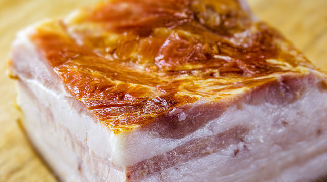 Brazilian bacon called "Toucinho or toicinho" is a food of animal origin, more precisely, the pig's subcutaneous fat used in cooking, a Brazilian ingredient in traditional dishes.