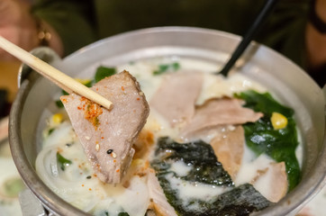eat tonkotsu ramen