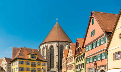 Fototapeta premium Dinkelsbühl in Mittelfranken (Bayern/Deutschland) ist weltweit bekannt für ihre mittelalterliche Altstadt. Jedes Jahr besuchen zahlreiche Touristen die Stadt Dinkelsbühl.