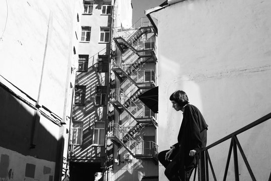 girl walks through the streets of the city, black and white photo